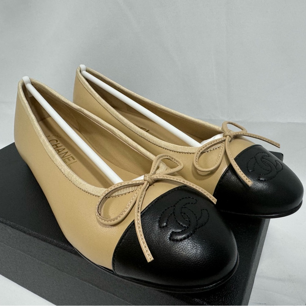 Authentic Used Once Chanel CC Women’s Loafer 39C✨✨